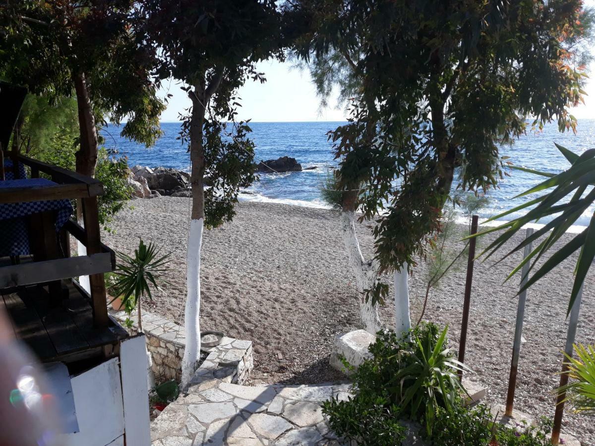 Beleris Rooms Himare Exterior photo