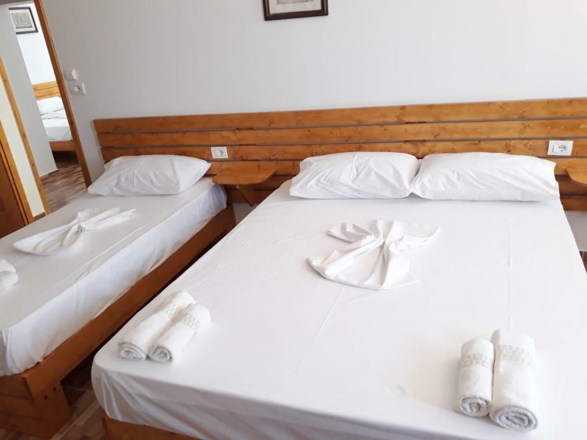 Beleris Rooms Himare Exterior photo