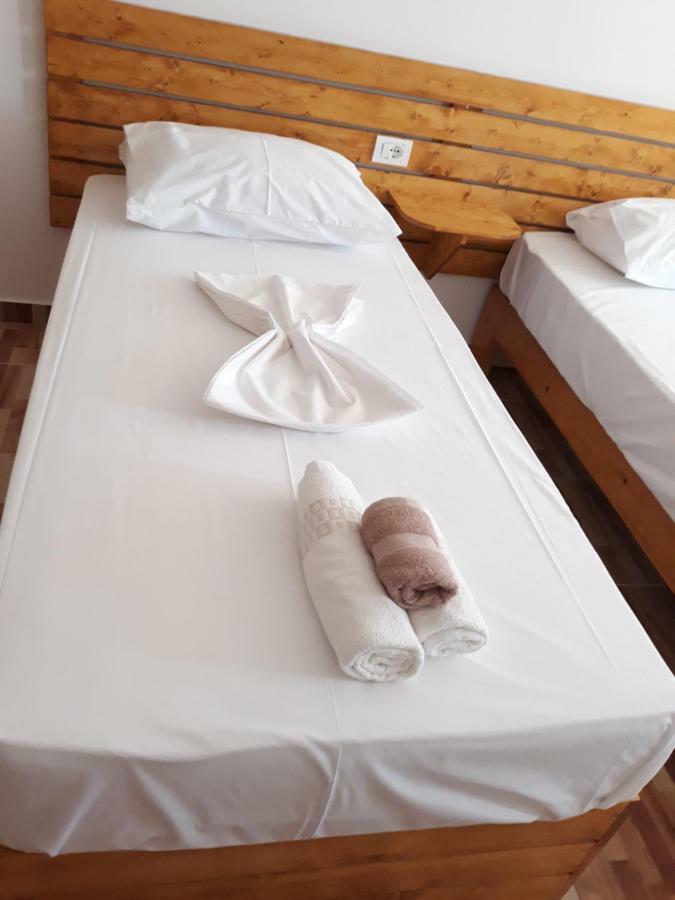 Beleris Rooms Himare Exterior photo