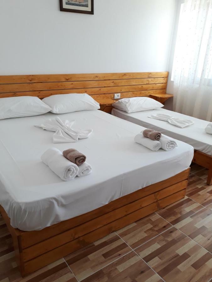 Beleris Rooms Himare Exterior photo