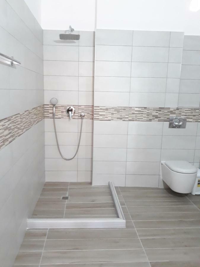 Beleris Rooms Himare Exterior photo