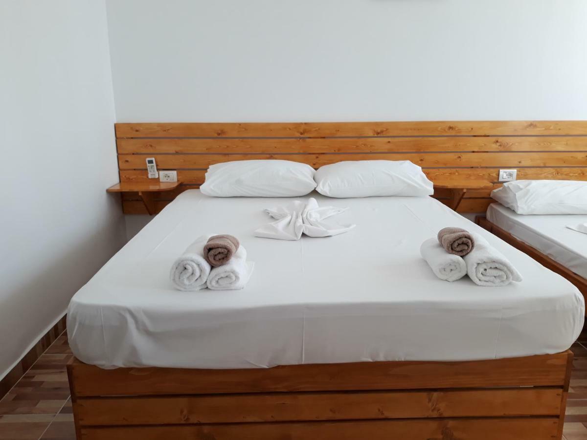 Beleris Rooms Himare Exterior photo