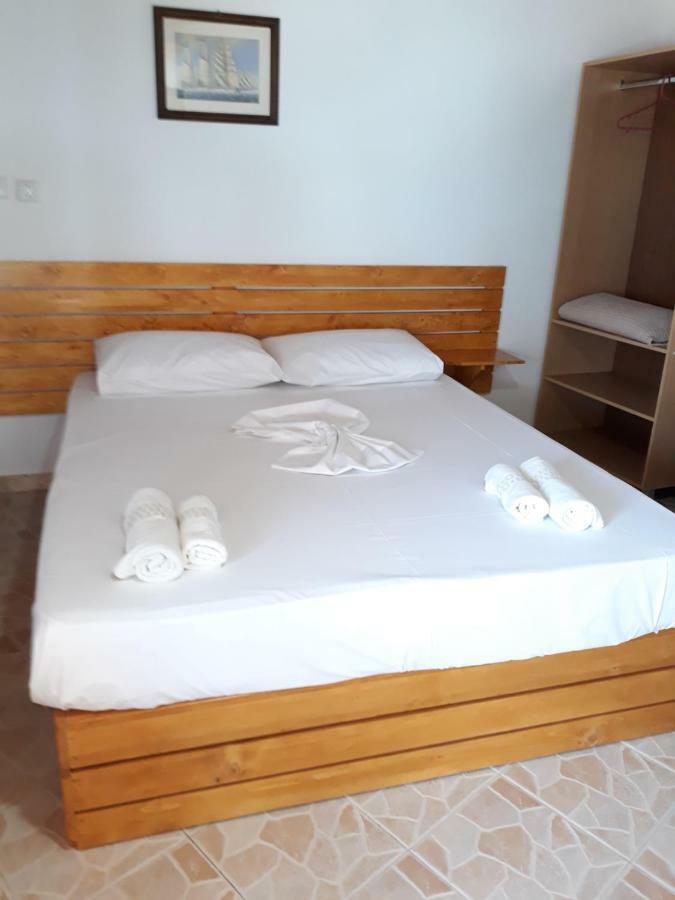 Beleris Rooms Himare Exterior photo