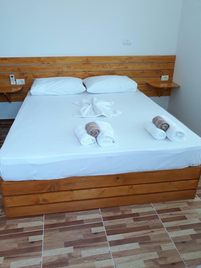 Beleris Rooms Himare Exterior photo