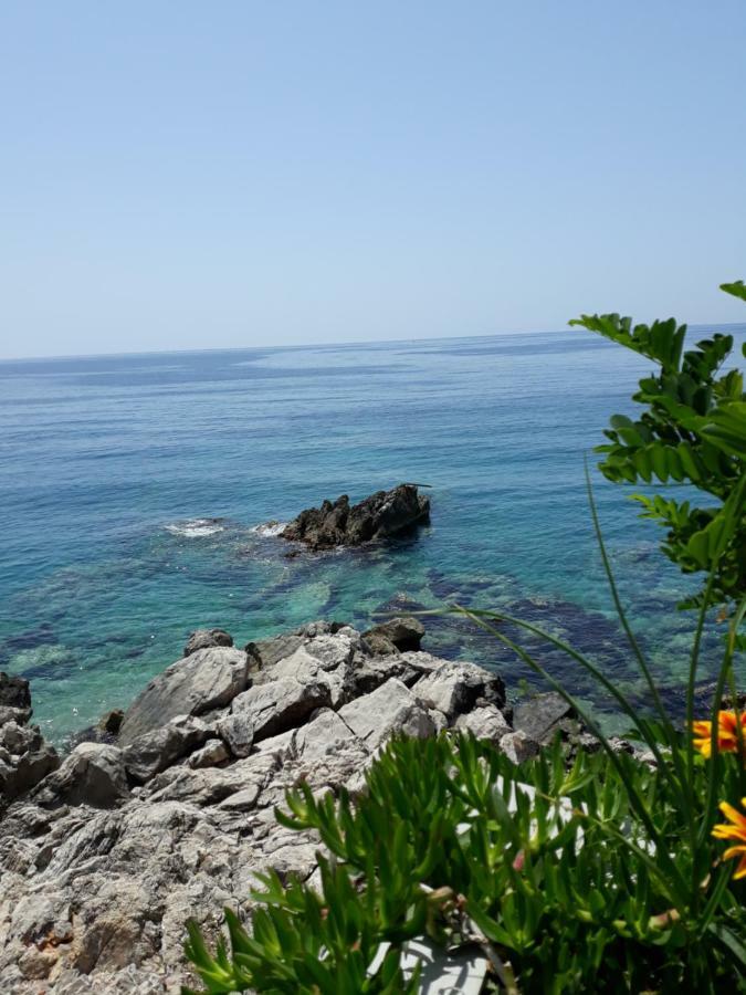 Beleris Rooms Himare Exterior photo